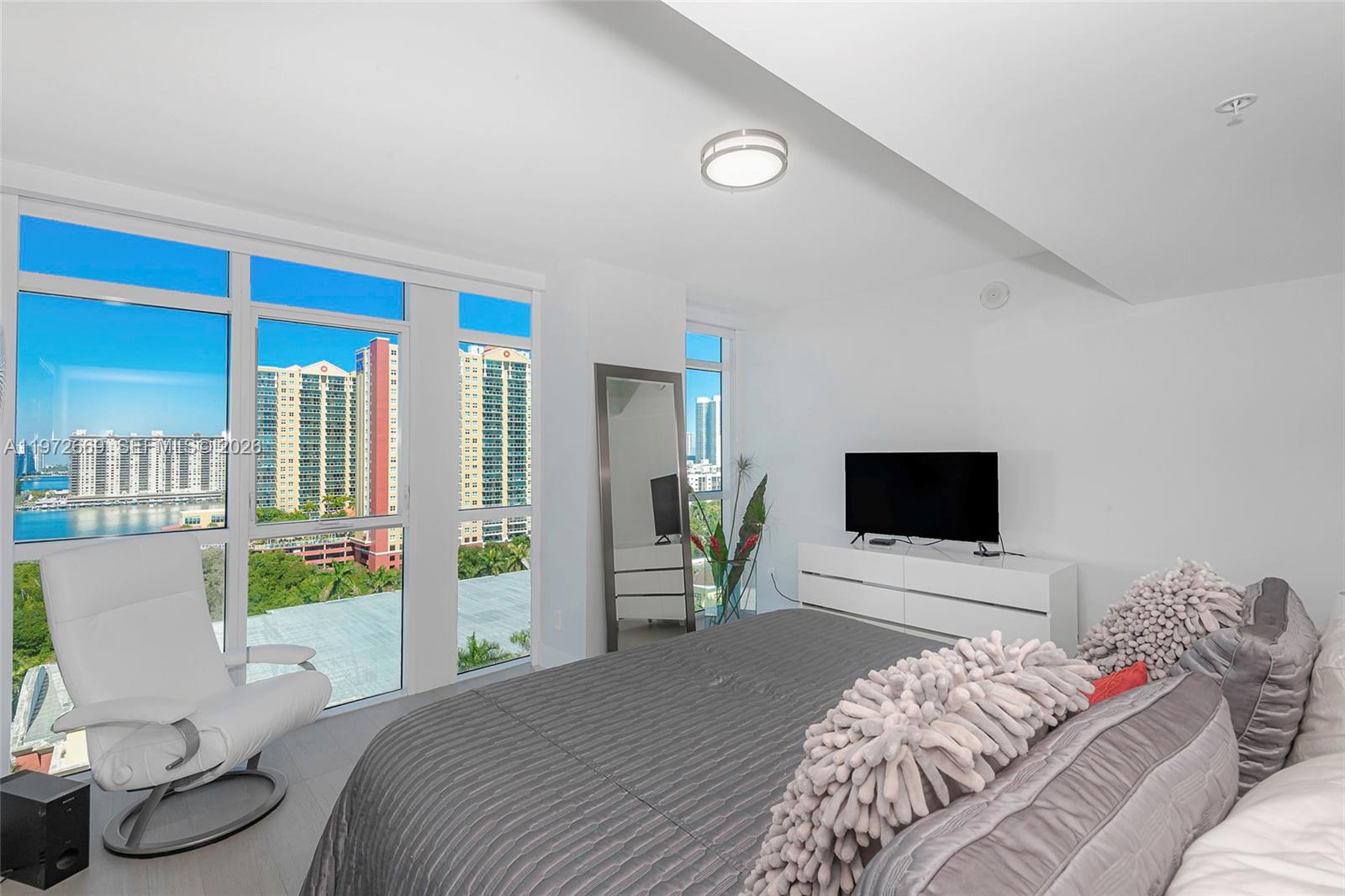 400 Sunny Isles Blvd #1222 SE CORNER UNIT Sunny Isles Beach, FL 33160