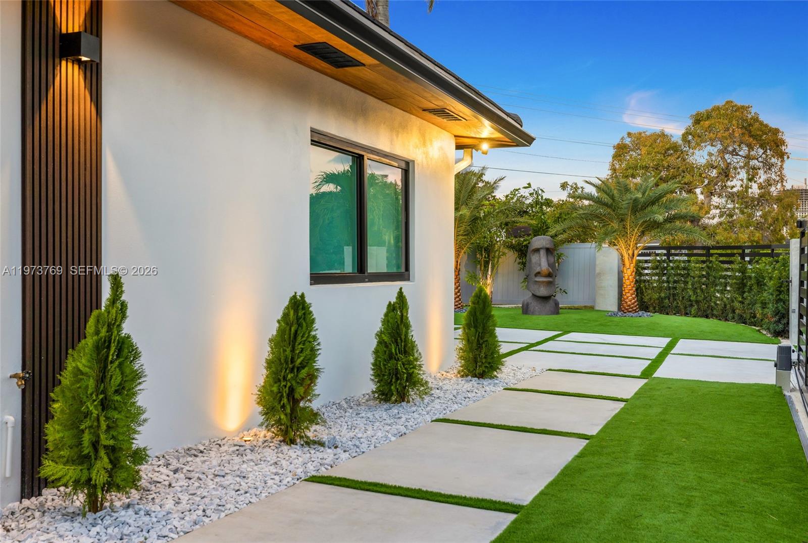 2100 SW 9th Ave Miami, FL 33129