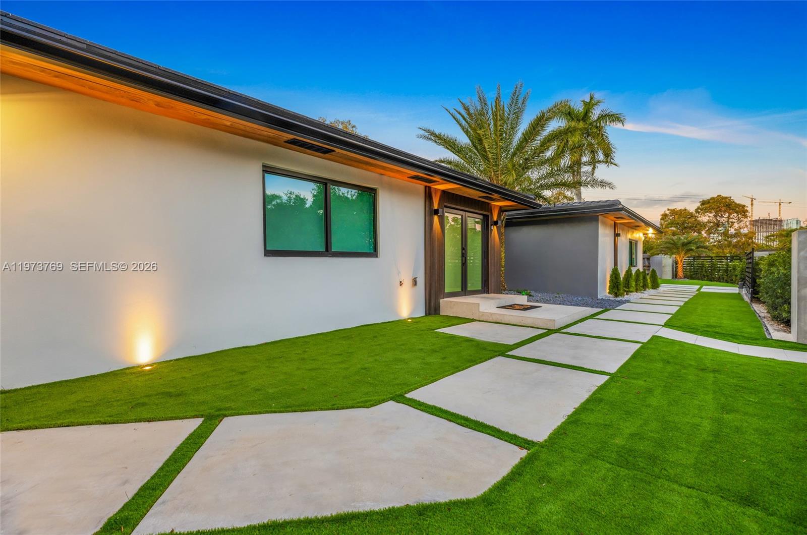 2100 SW 9th Ave Miami, FL 33129