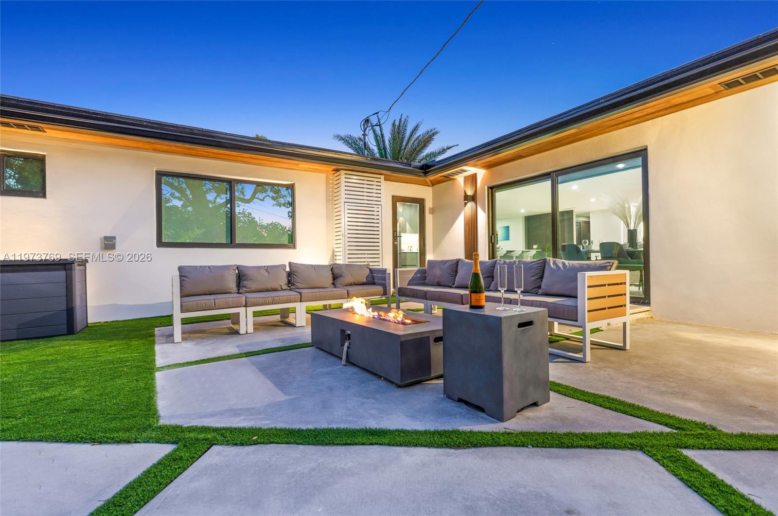 2100 SW 9th Ave Miami, FL 33129