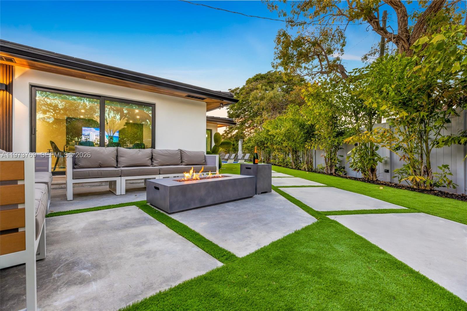 2100 SW 9th Ave Miami, FL 33129