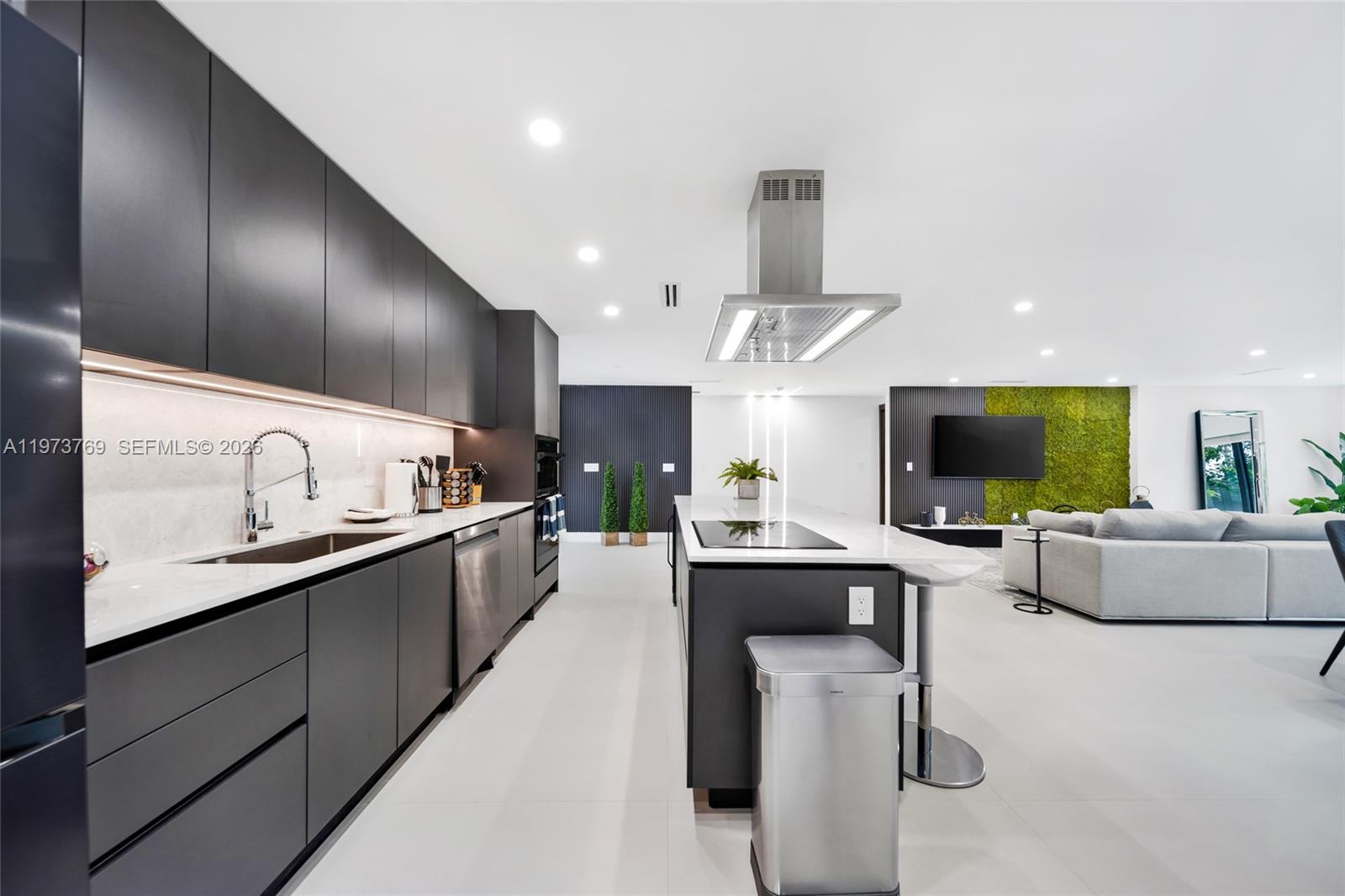 2100 SW 9th Ave Miami, FL 33129