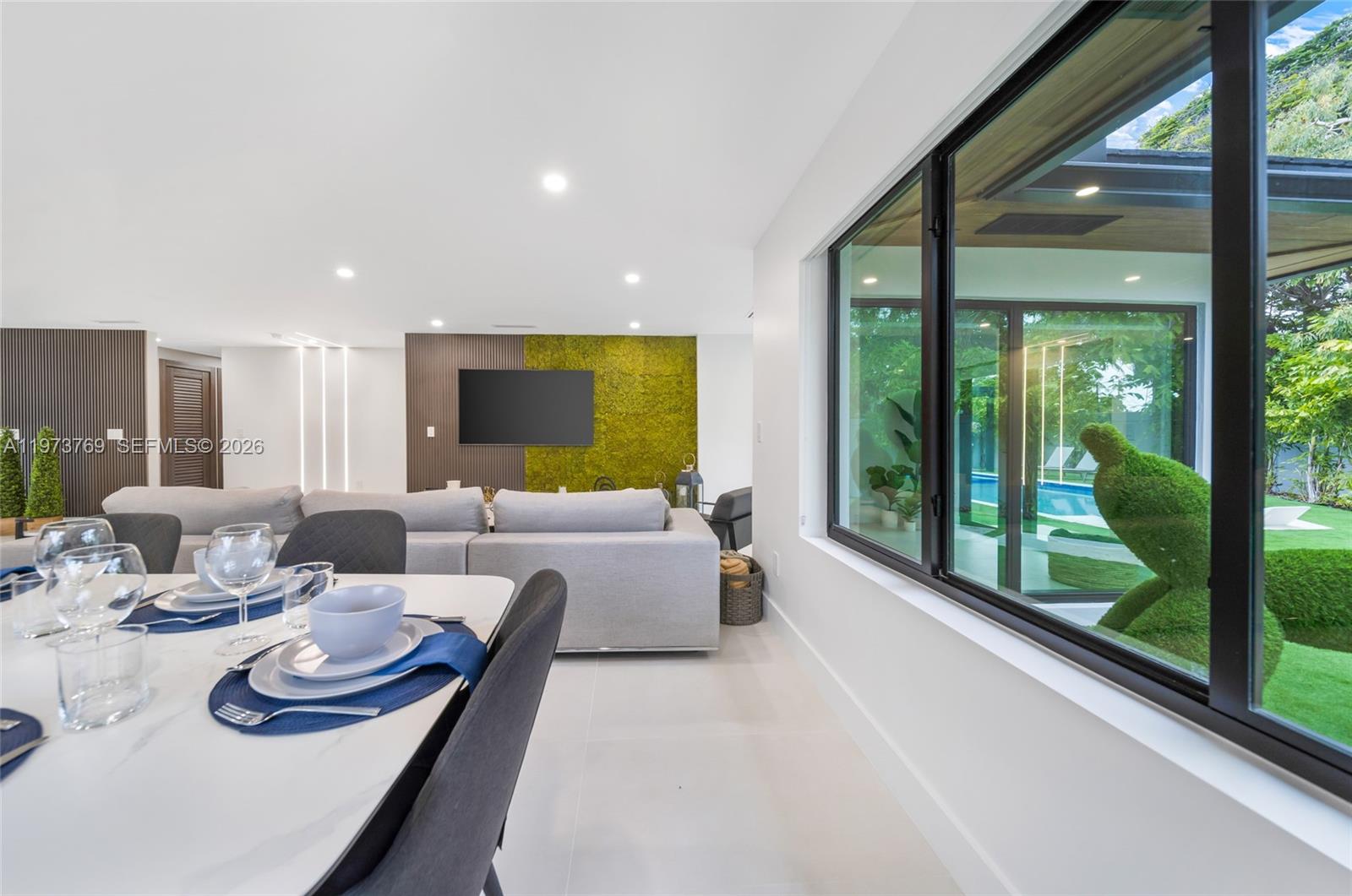 2100 SW 9th Ave Miami, FL 33129