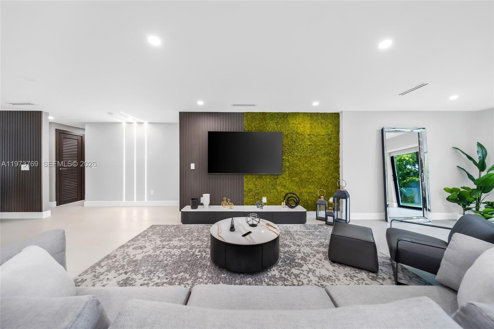 2100 SW 9th Ave Miami, FL 33129