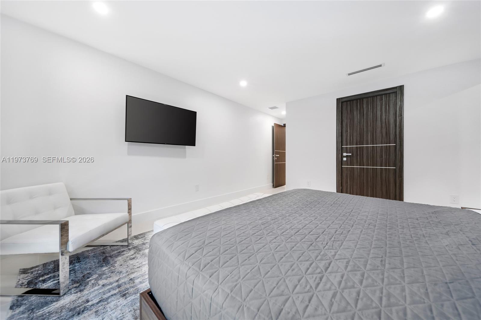 2100 SW 9th Ave Miami, FL 33129