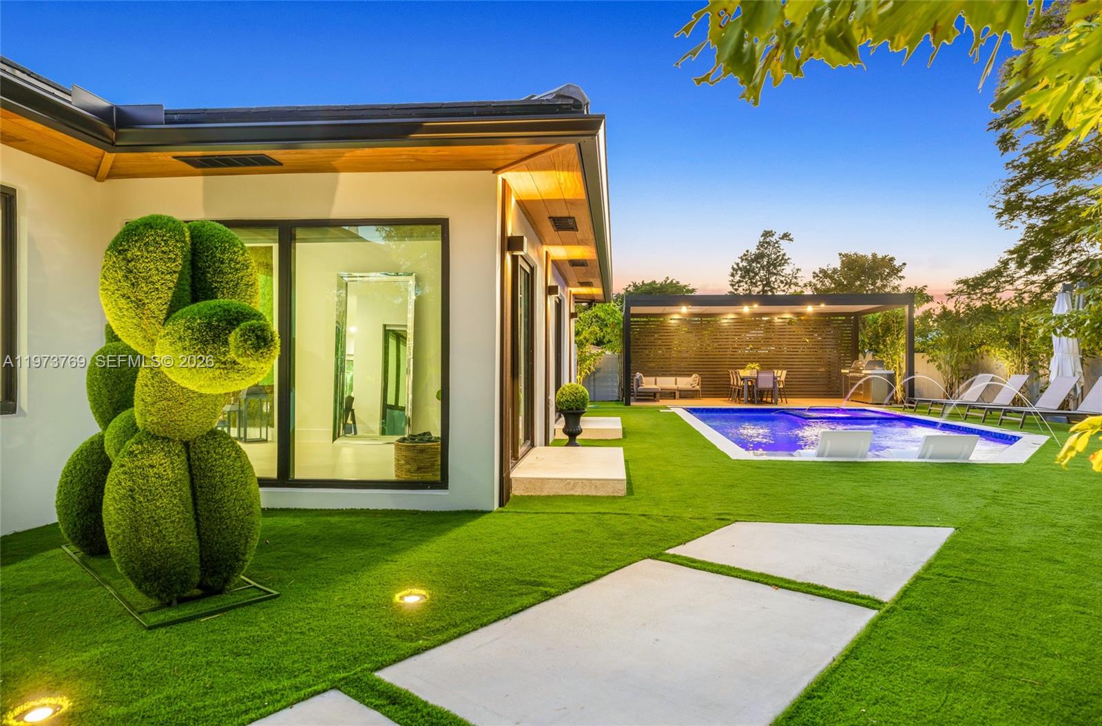 2100 SW 9th Ave Miami, FL 33129