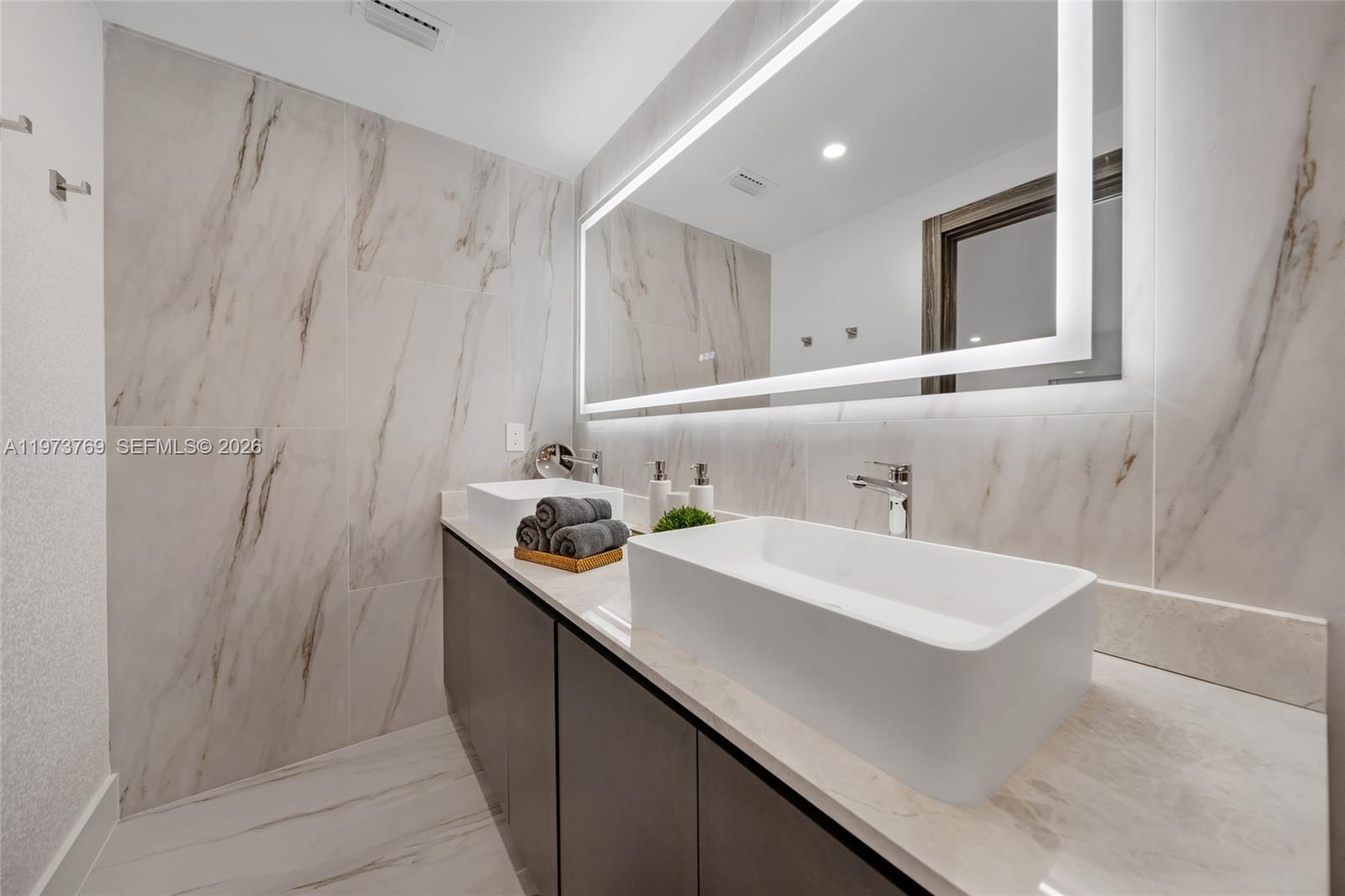 2100 SW 9th Ave Miami, FL 33129