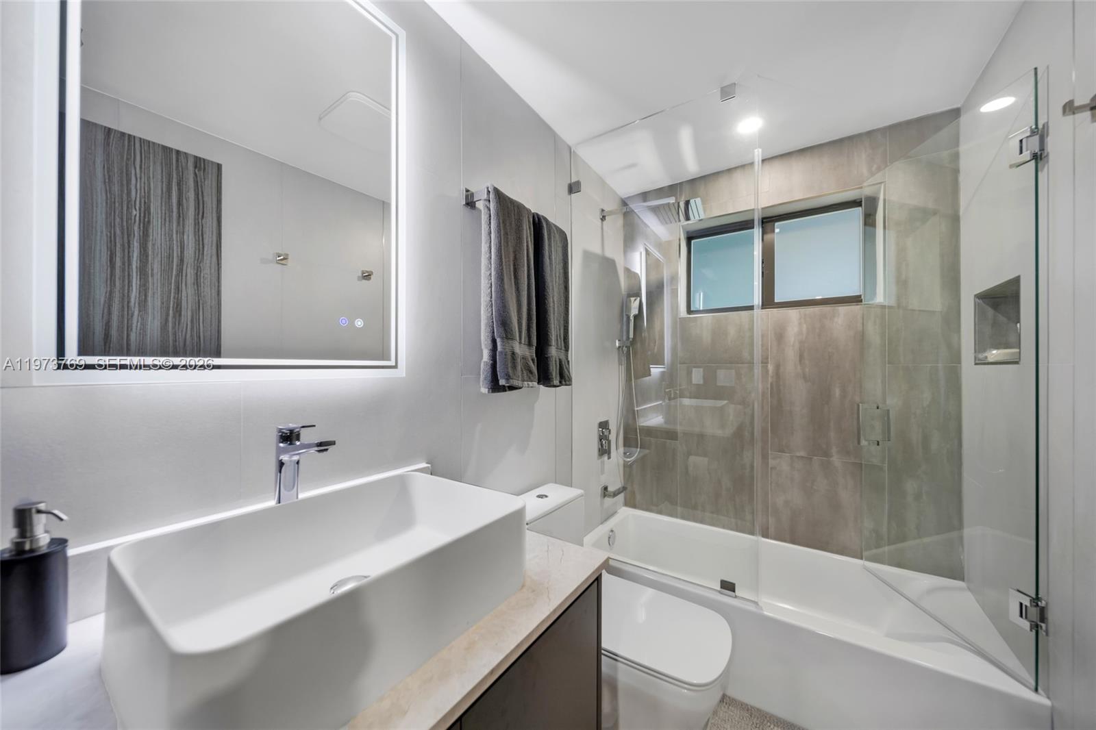 2100 SW 9th Ave Miami, FL 33129