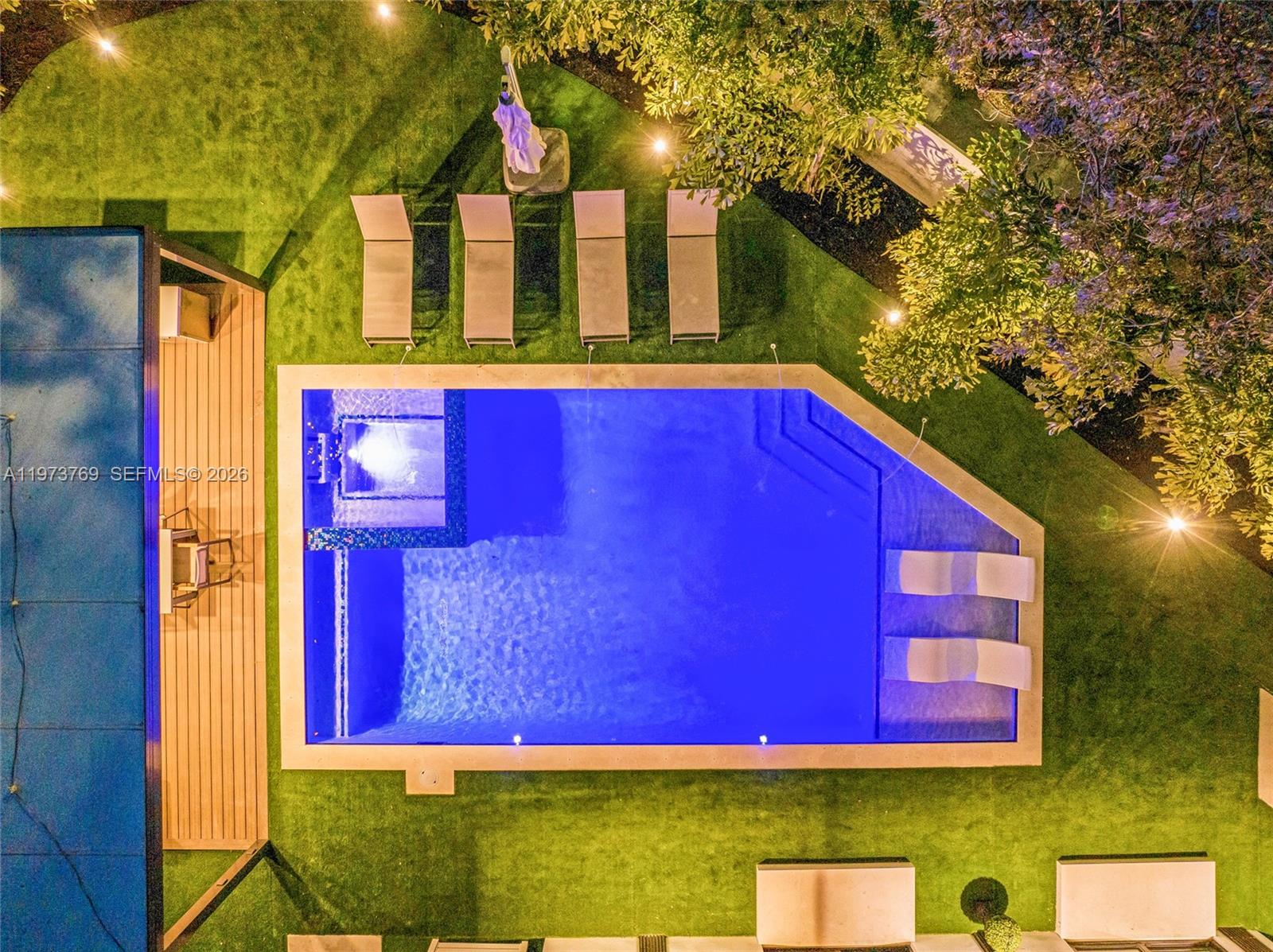 2100 SW 9th Ave Miami, FL 33129