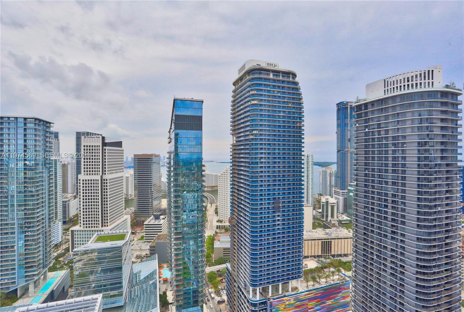 88 SW 7th St #3805 Miami, FL 33130