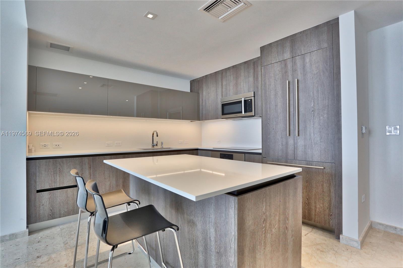 88 SW 7th St #3805 Miami, FL 33130