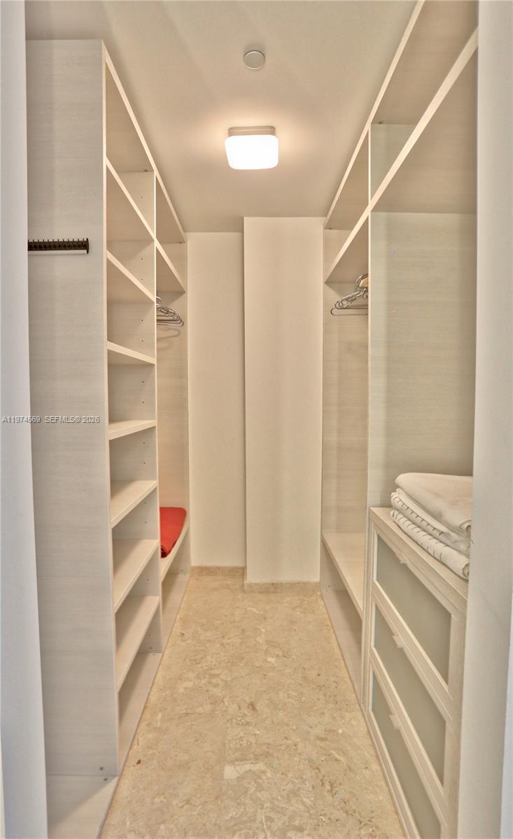 88 SW 7th St #3805 Miami, FL 33130