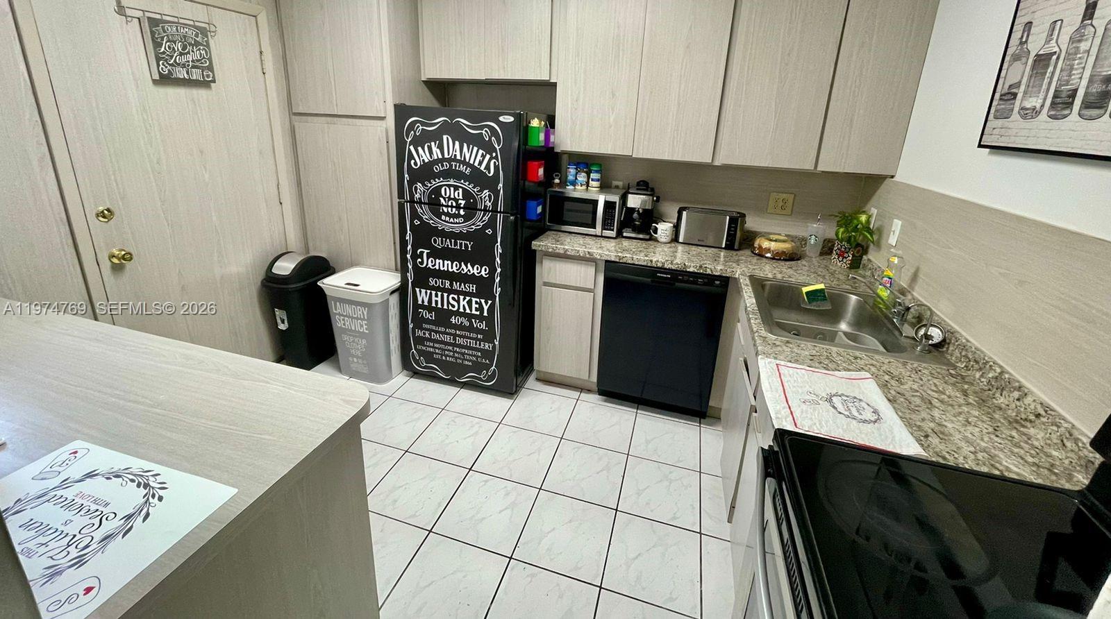 3660 NE 166th St #212 North Miami Beach, FL 33160