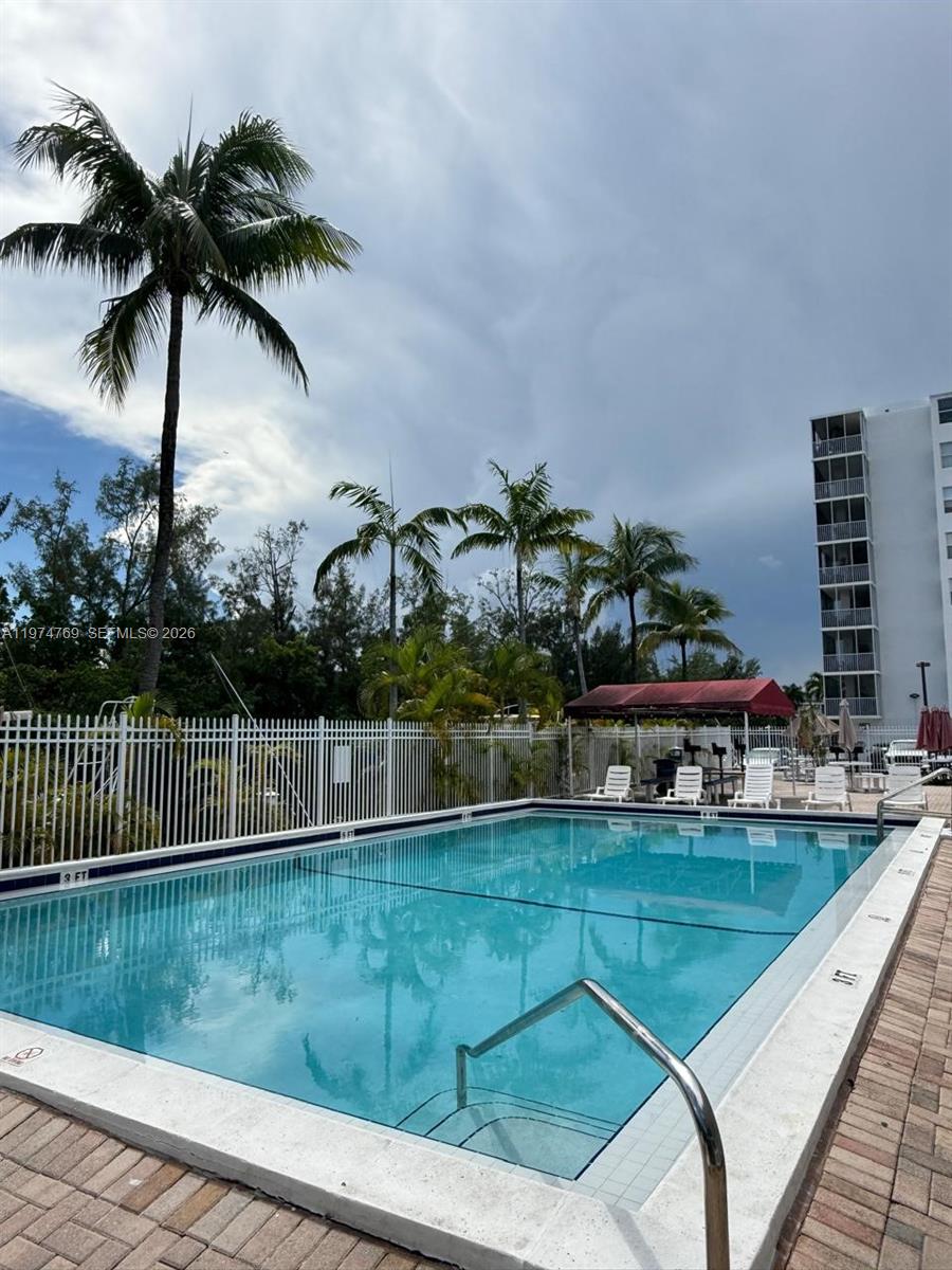 3660 NE 166th St #212 North Miami Beach, FL 33160