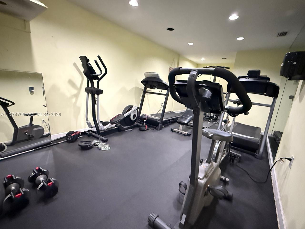 3660 NE 166th St #212 North Miami Beach, FL 33160