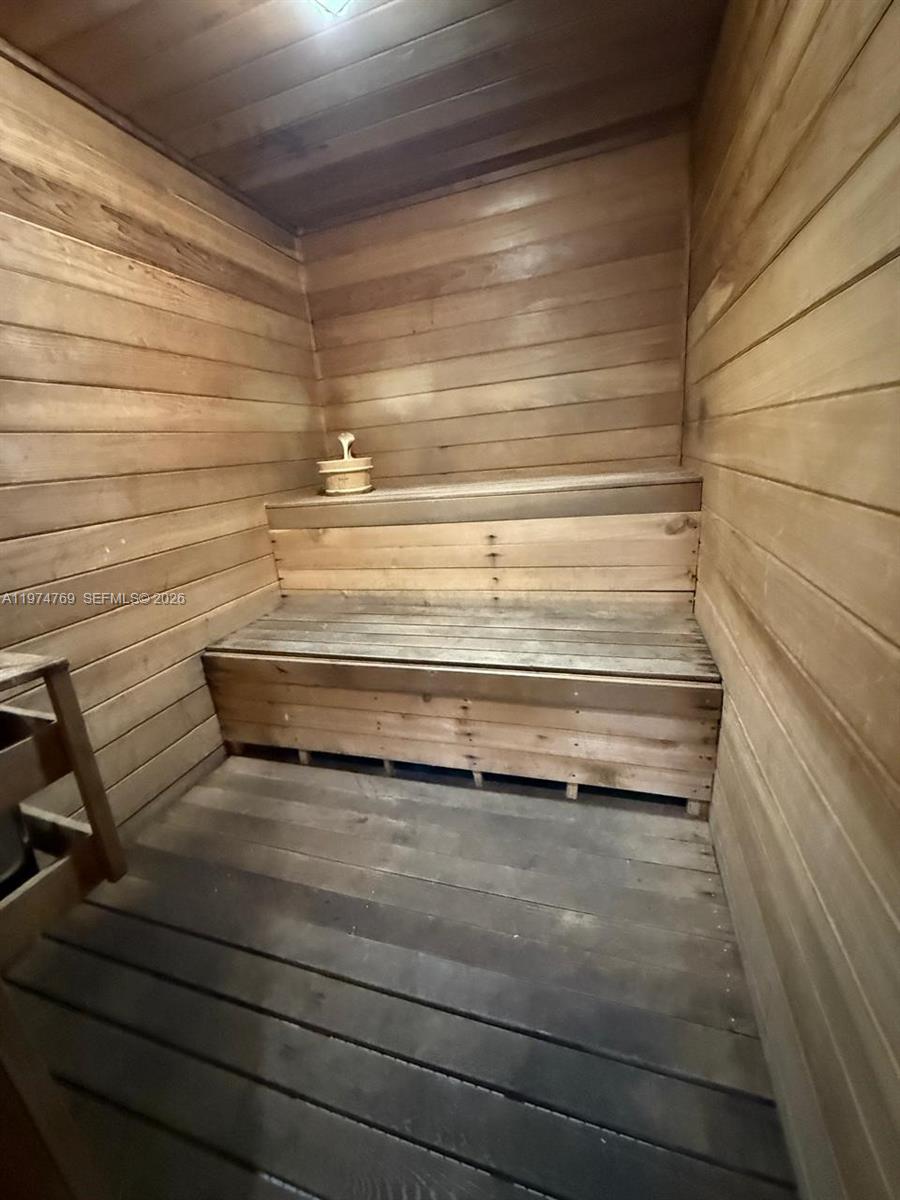 3660 NE 166th St #212 North Miami Beach, FL 33160