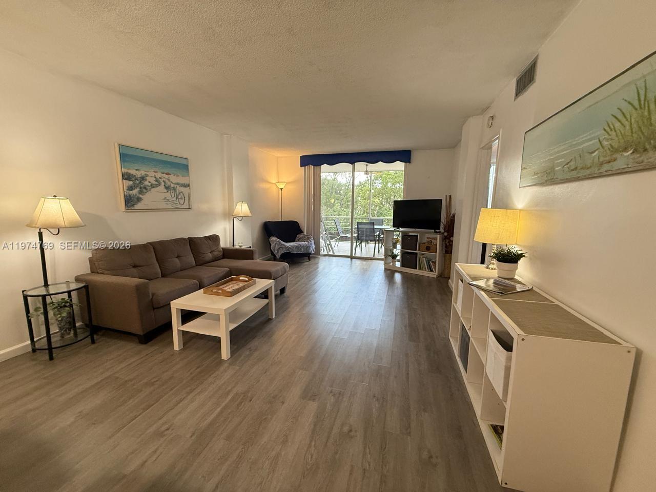 3660 NE 166th St #212 North Miami Beach, FL 33160