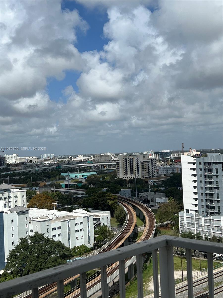 image Madison Condominium3