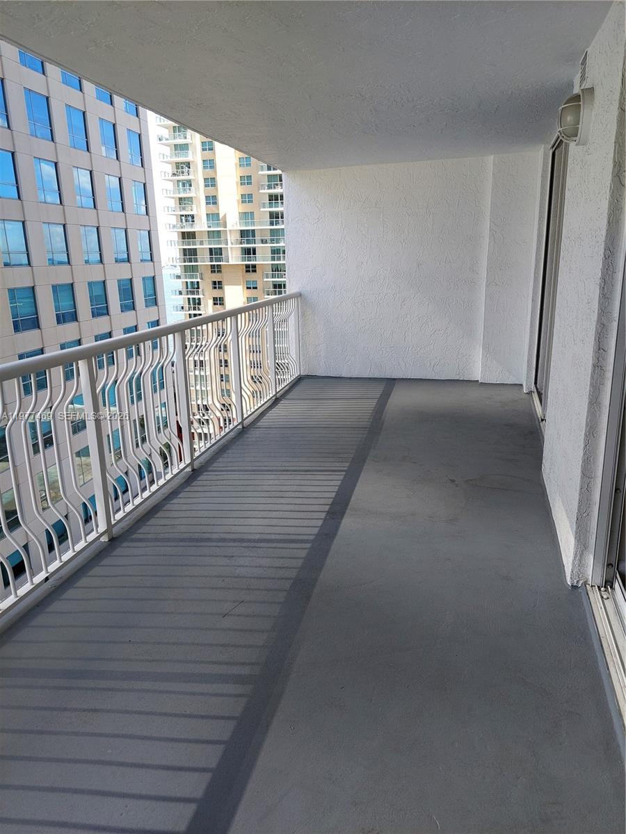 image The Club at Brickell Bay10