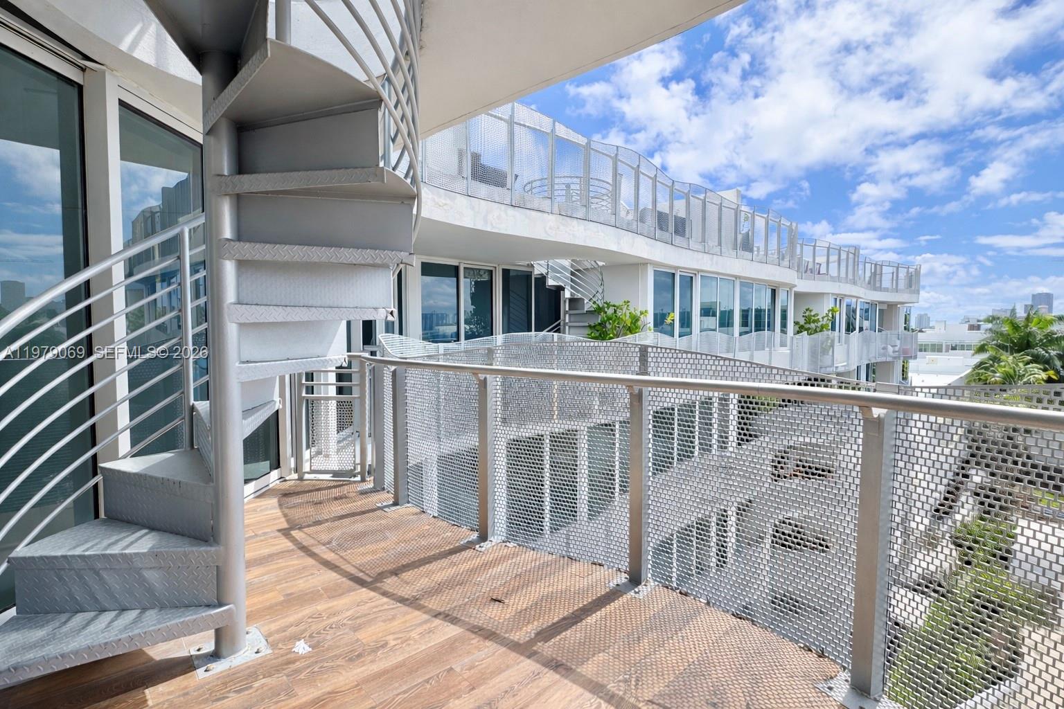 2155 Washington Ct #606 Miami Beach, FL 33139
