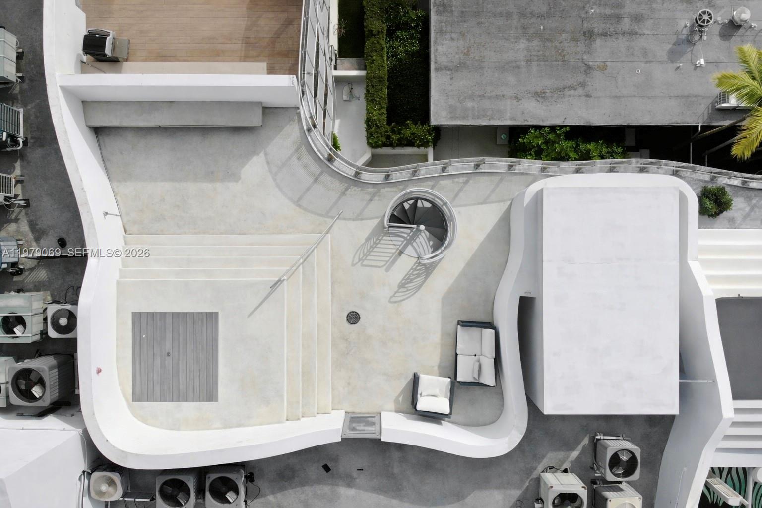 2155 Washington Ct #606 Miami Beach, FL 33139