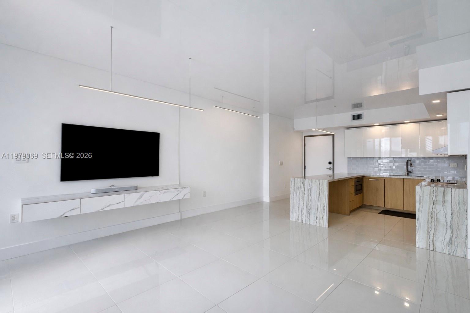 2155 Washington Ct #606 Miami Beach, FL 33139