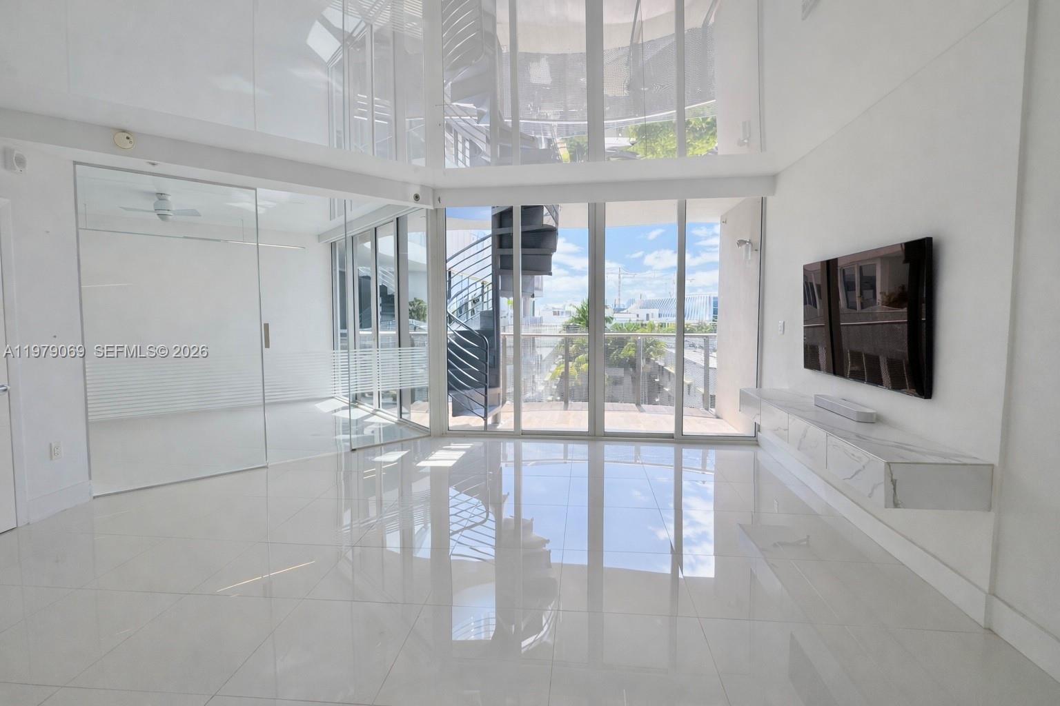 2155 Washington Ct #606 Miami Beach, FL 33139