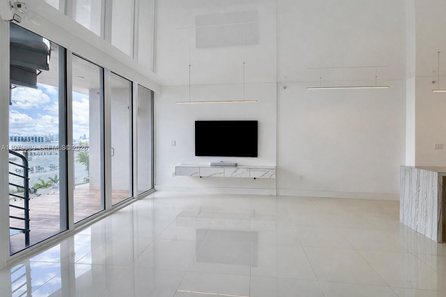 2155 Washington Ct #606 Miami Beach, FL 33139