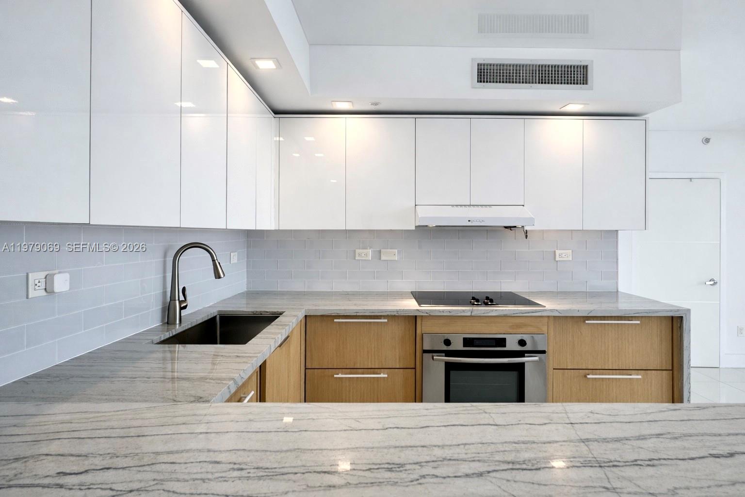 2155 Washington Ct #606 Miami Beach, FL 33139