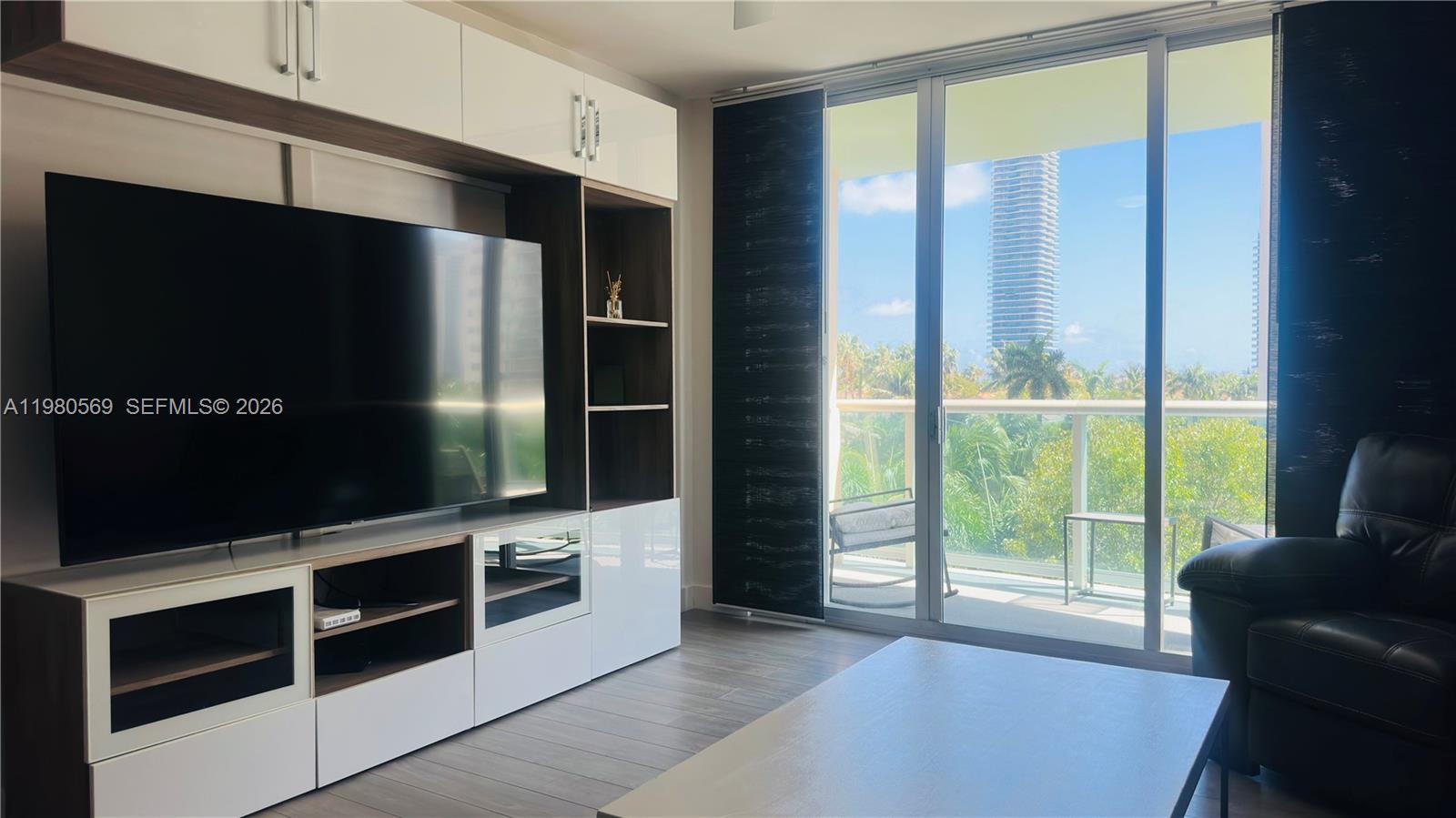 19390 Collins Ave #424 Sunny Isles Beach, FL 33160