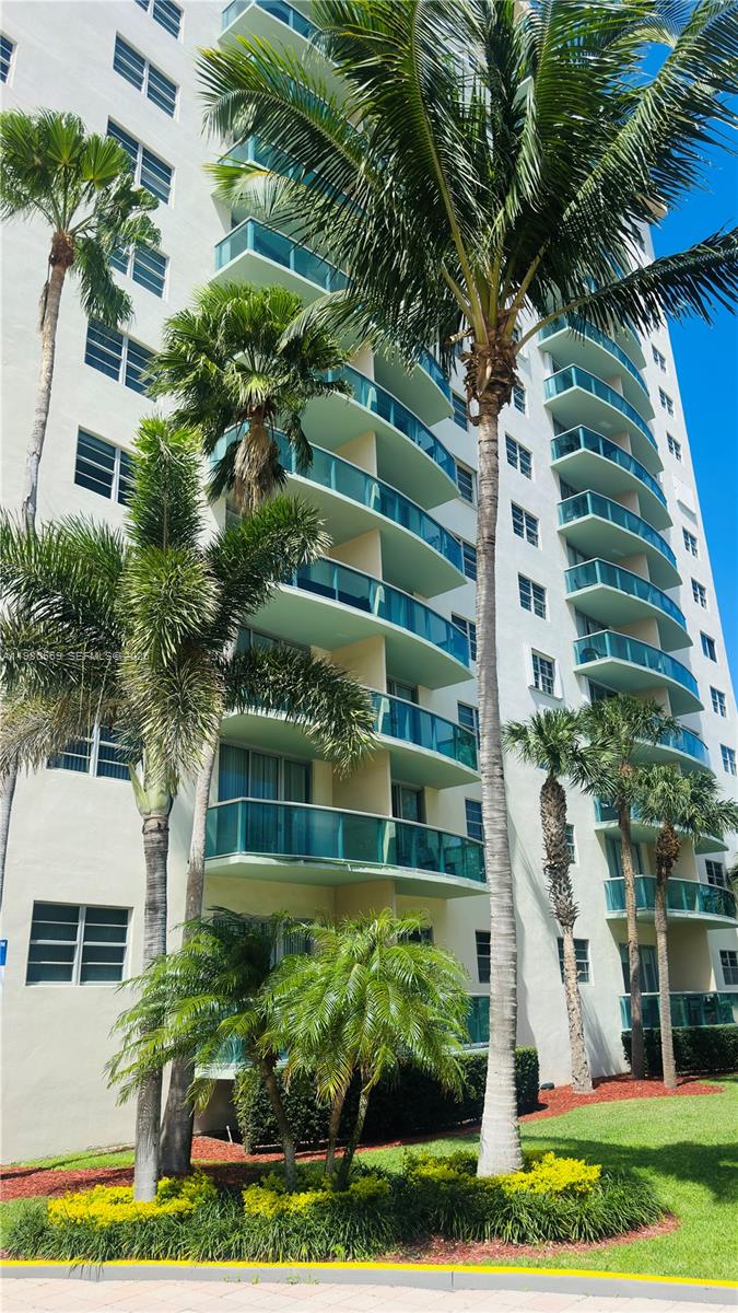 19390 Collins Ave #424 Sunny Isles Beach, FL 33160