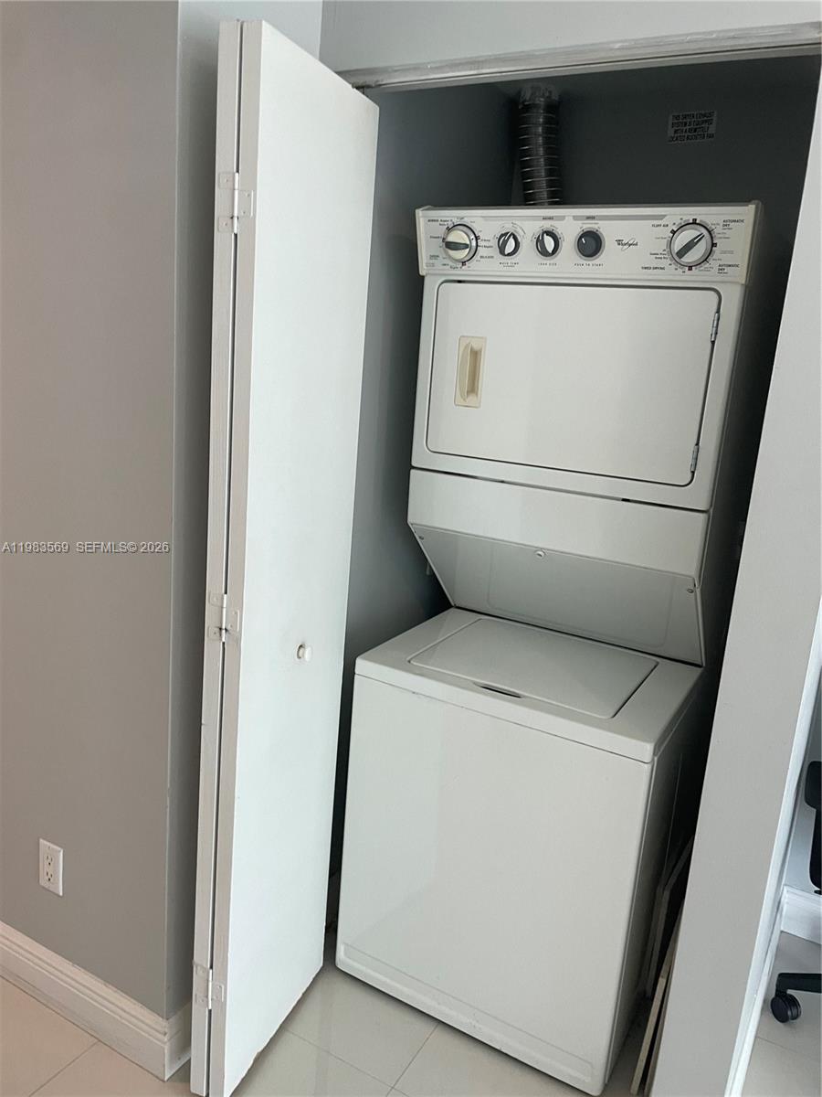 image Infinity at Brickell11