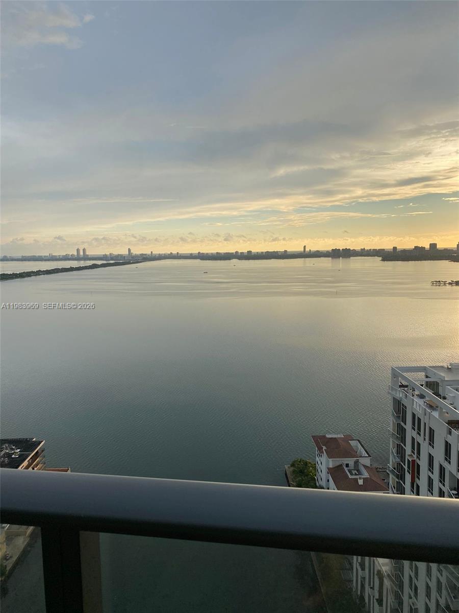 460 NE 28th St #2807