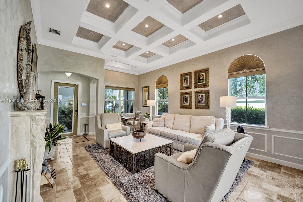 899 Spinnaker Dr W Hollywood, FL 33019