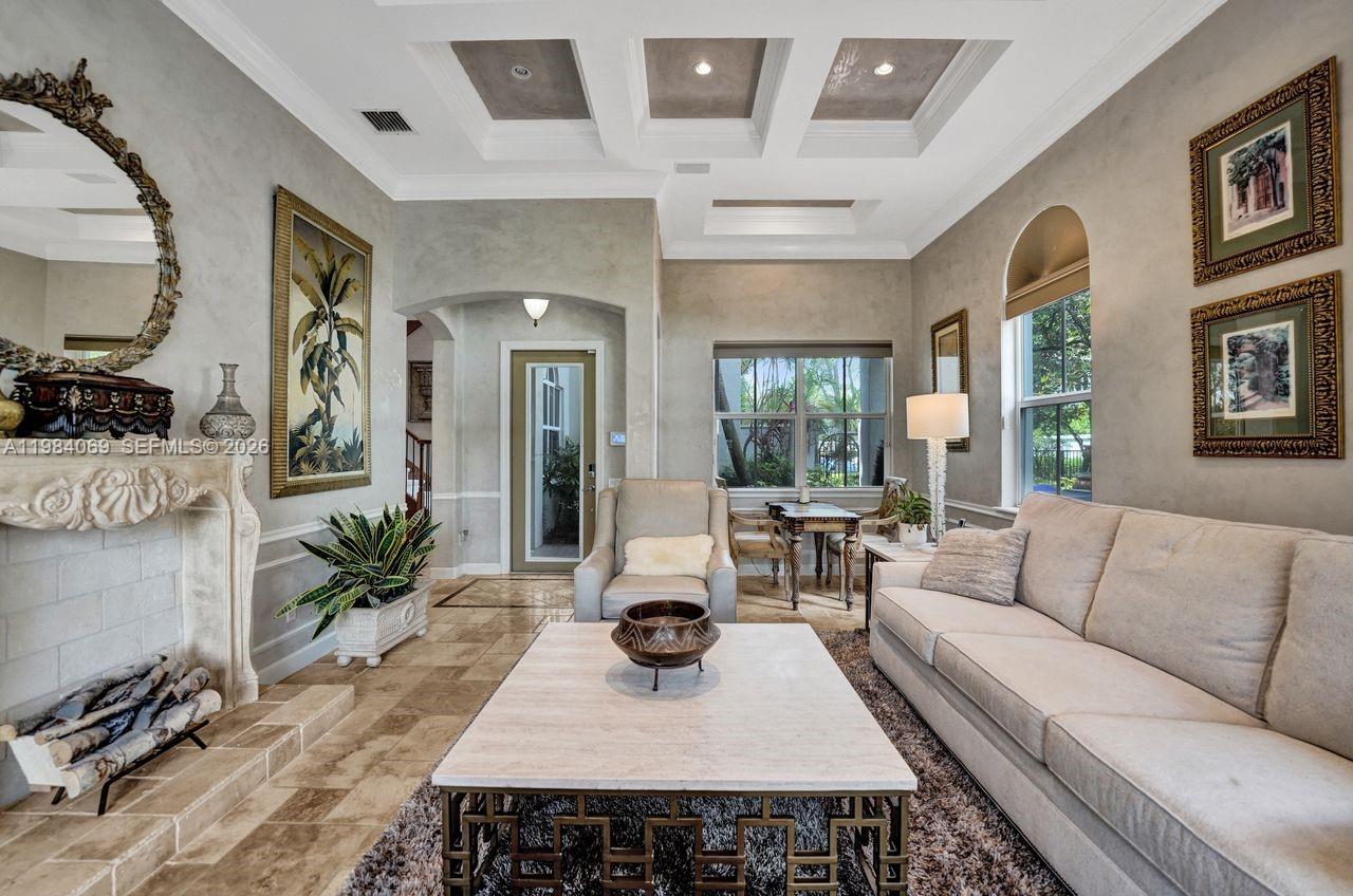 899 Spinnaker Dr W Hollywood, FL 33019