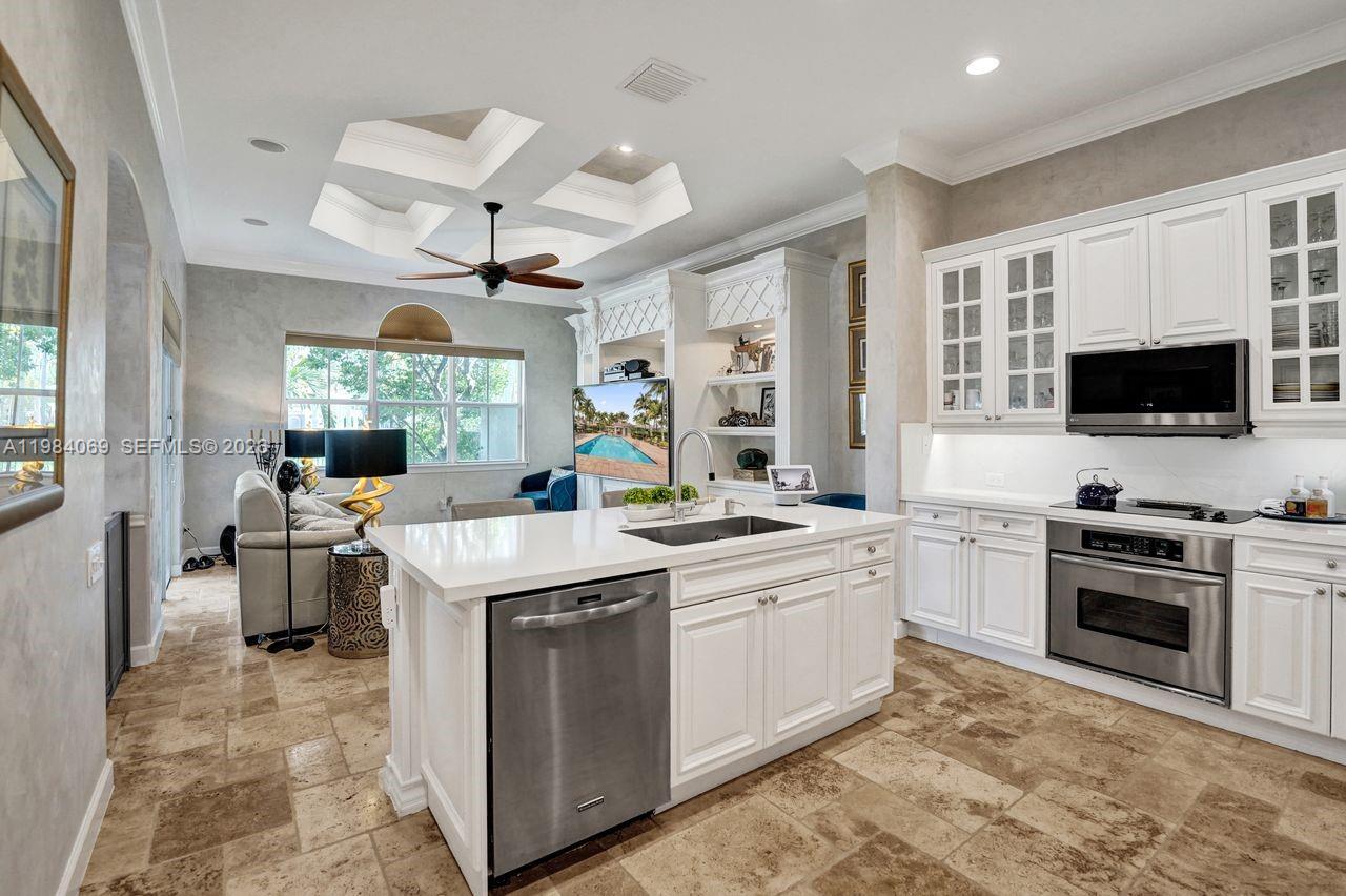 899 Spinnaker Dr W Hollywood, FL 33019