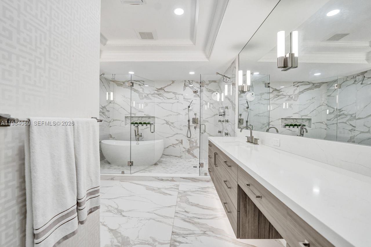 899 Spinnaker Dr W Hollywood, FL 33019