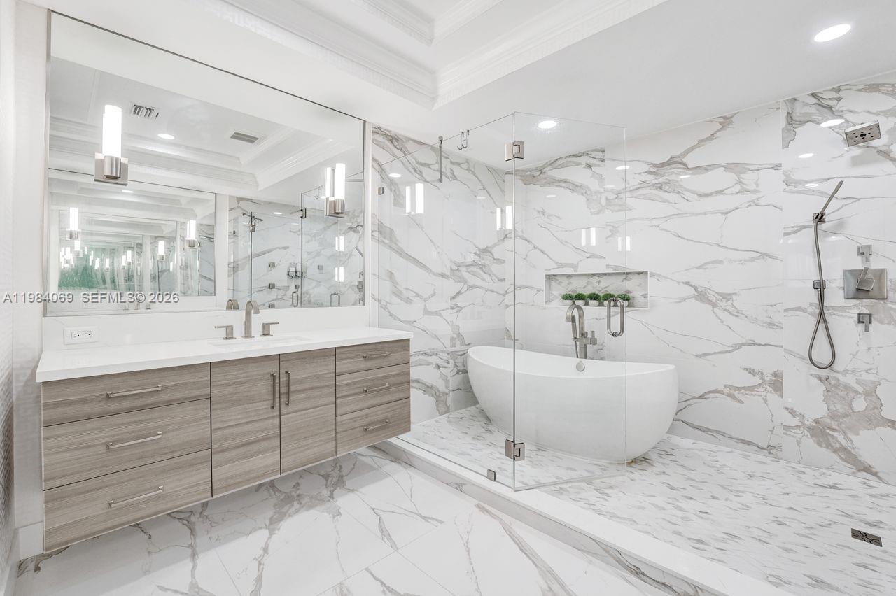 899 Spinnaker Dr W Hollywood, FL 33019