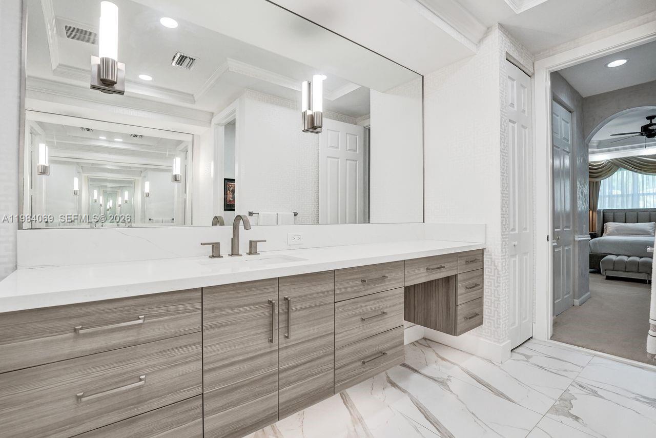 899 Spinnaker Dr W Hollywood, FL 33019