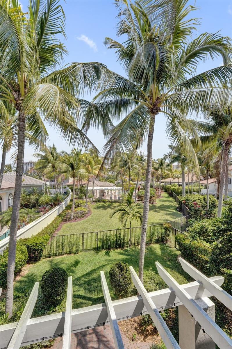 899 Spinnaker Dr W Hollywood, FL 33019