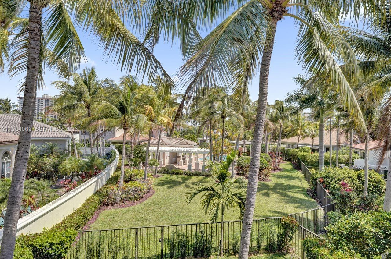 899 Spinnaker Dr W Hollywood, FL 33019