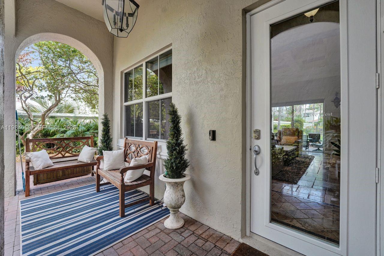 899 Spinnaker Dr W Hollywood, FL 33019