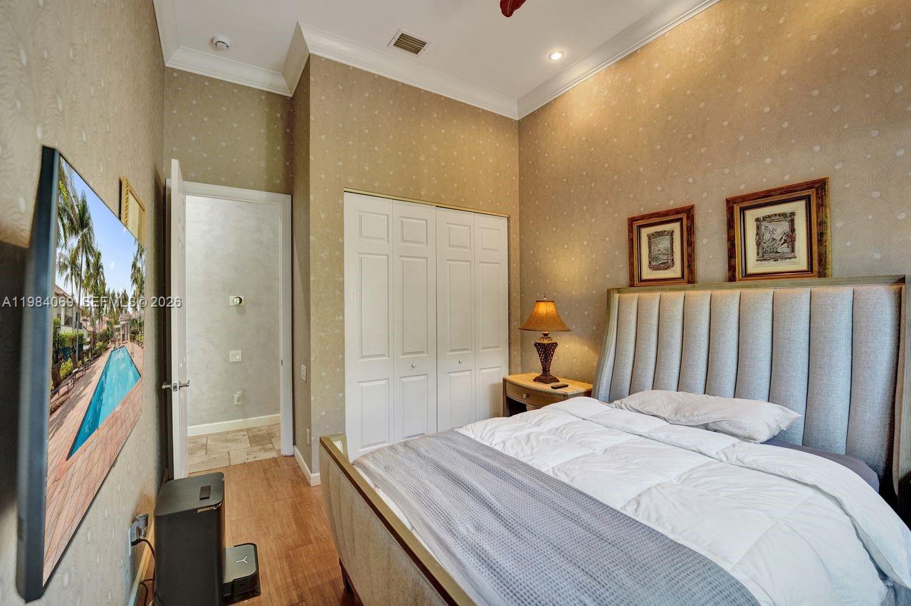 899 Spinnaker Dr W Hollywood, FL 33019