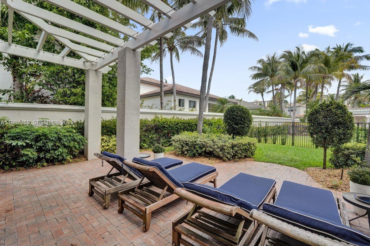 899 Spinnaker Dr W Hollywood, FL 33019