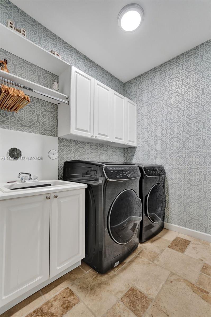 899 Spinnaker Dr W Hollywood, FL 33019