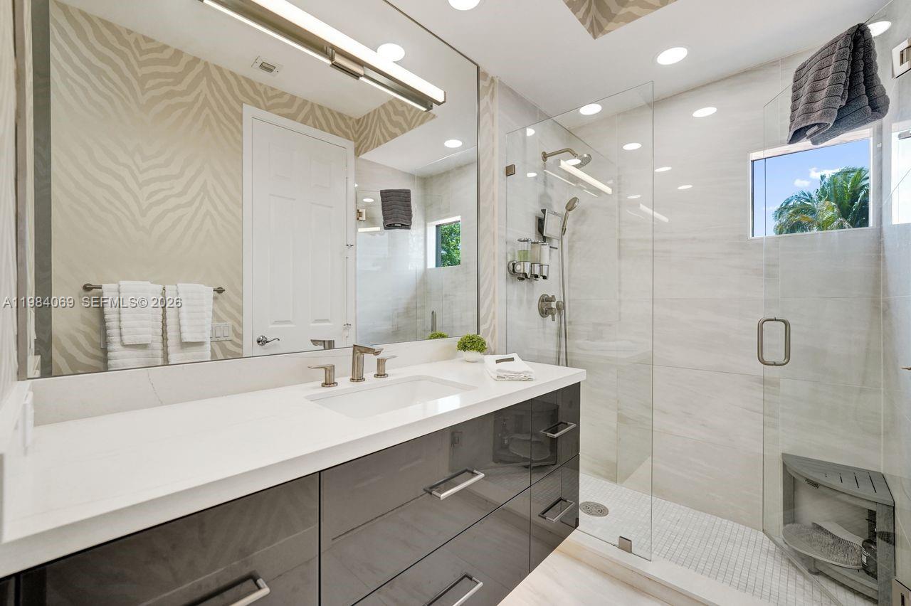 899 Spinnaker Dr W Hollywood, FL 33019