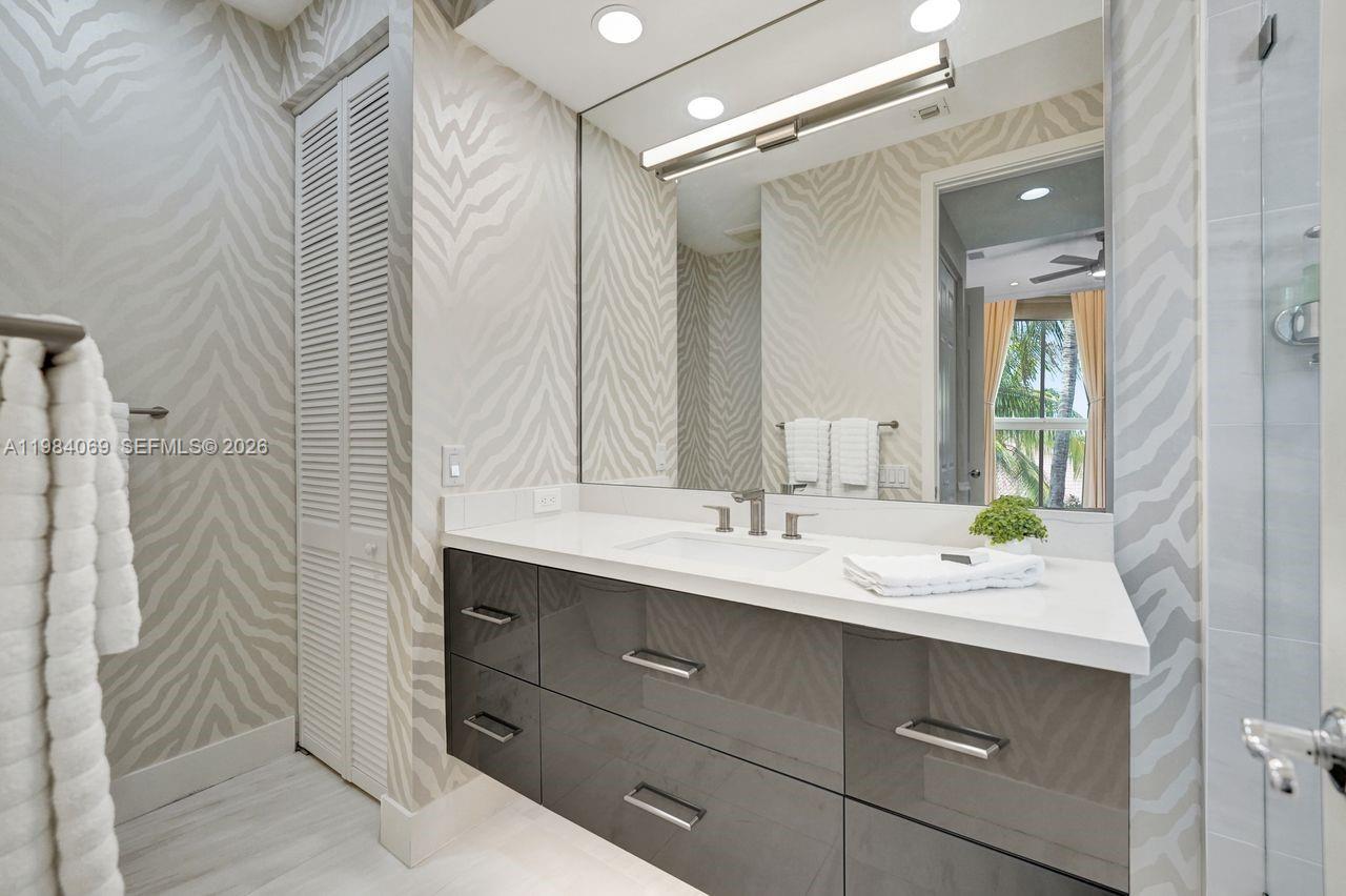 899 Spinnaker Dr W Hollywood, FL 33019