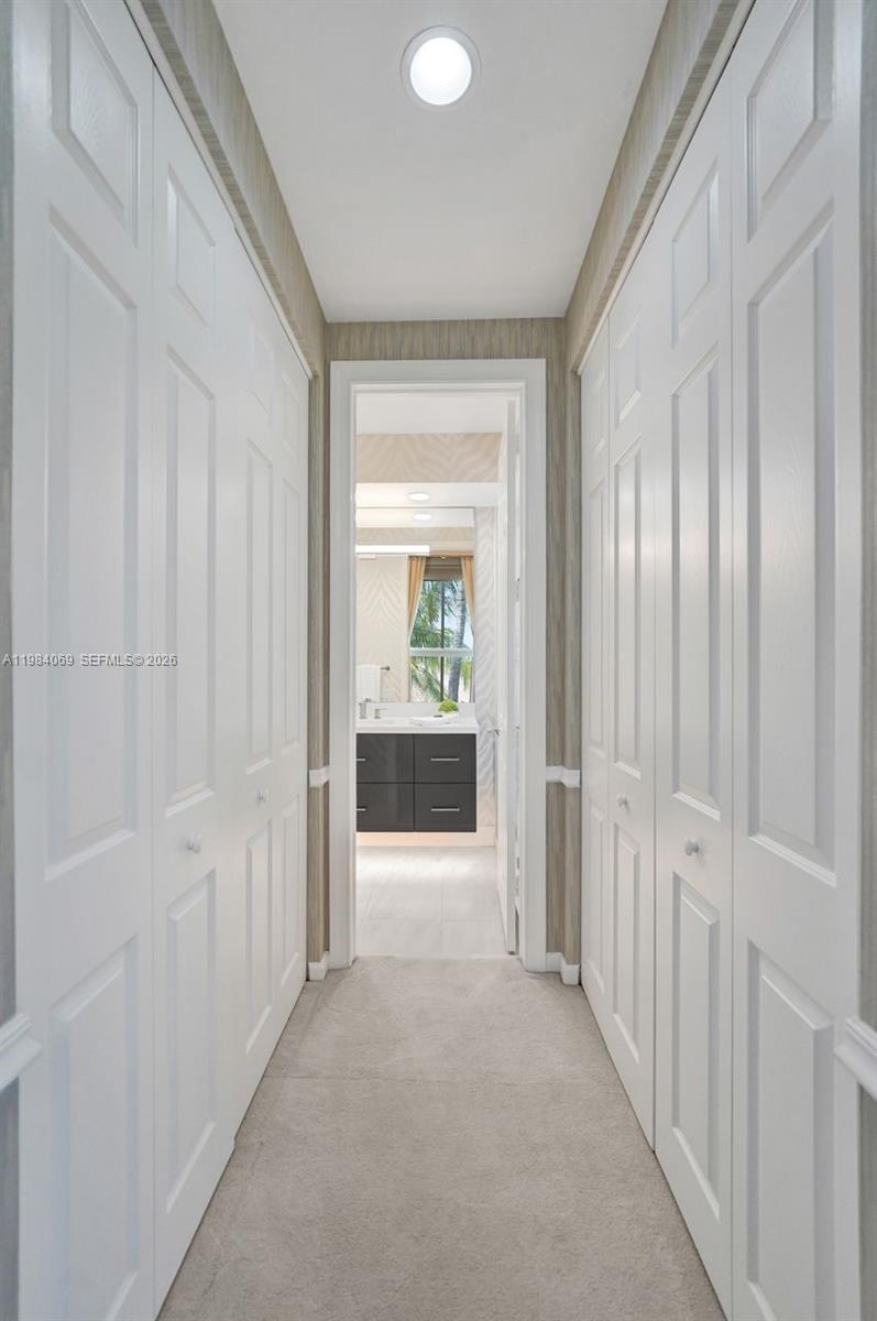 899 Spinnaker Dr W Hollywood, FL 33019