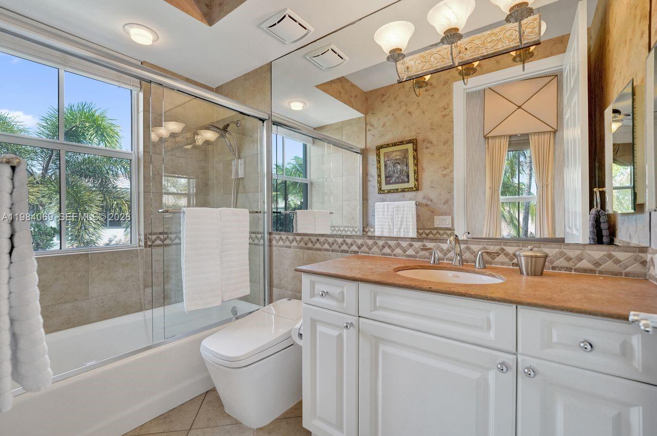 899 Spinnaker Dr W Hollywood, FL 33019