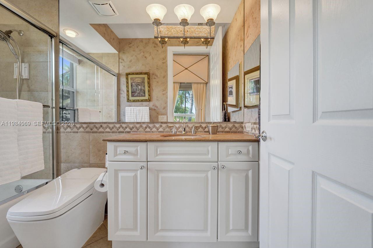 899 Spinnaker Dr W Hollywood, FL 33019